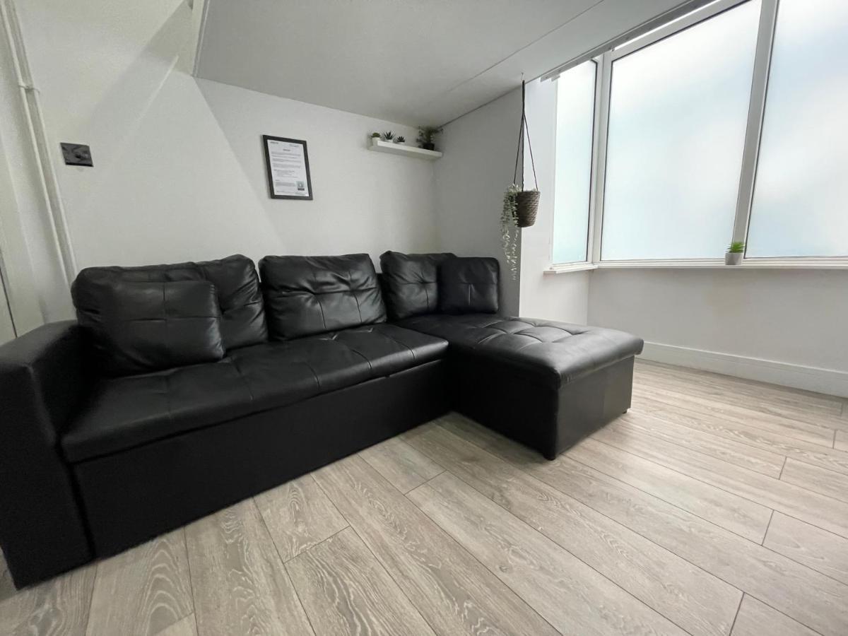 Acaster House, X4 Rooms With En-Suites X1 Room Private Bathroom, Street Parking, Close To Train Station Kettering Bagian luar foto